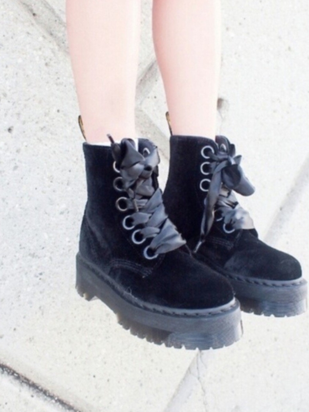 Dr Martens MOLLY VELVET Quad Retro Platform Boot. Size 8